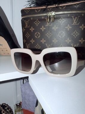 Burberry Sunglasses Beige Brown Gradient Lens